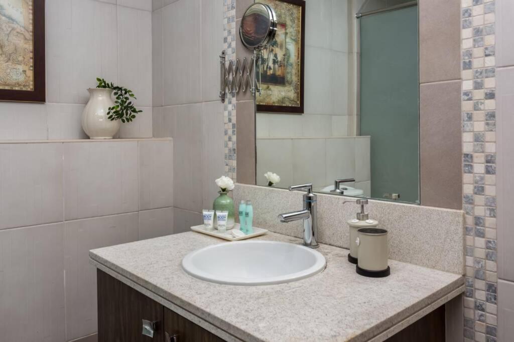 Higuests - Roomy Apt With Infinity Pool Close To Burj Khalifa 迪拜 外观 照片